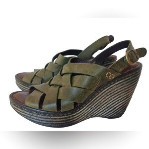 Born Green Leather woven Sandal Wedge size 8 US Very Good *olive green preowned